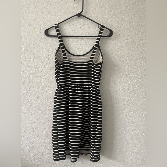 Francesca’s Black and White textured fit and flare dress - Small - Picture 2 of 10